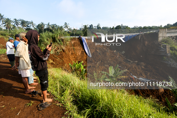 Residents are taking photos after the landslide disaster on the Bogor-Ciawi-Sukabumi (Bocimi) Toll Road in Bogor, Indonesia, on April 4, 202...