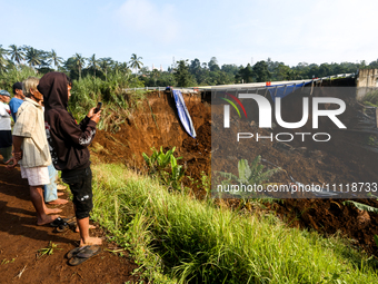 Residents are taking photos after the landslide disaster on the Bogor-Ciawi-Sukabumi (Bocimi) Toll Road in Bogor, Indonesia, on April 4, 202...