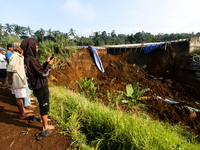 Residents are taking photos after the landslide disaster on the Bogor-Ciawi-Sukabumi (Bocimi) Toll Road in Bogor, Indonesia, on April 4, 202...