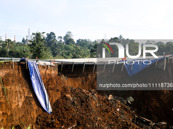 The atmosphere of the Bogor-Ciawi-Sukabumi (Bocimi) Sukabumi Toll Road is tense following the landslide disaster in Sukabumi, Indonesia, on...