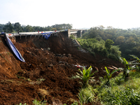 The atmosphere of the Bogor-Ciawi-Sukabumi (Bocimi) Sukabumi Toll Road is tense following the landslide disaster in Sukabumi, Indonesia, on...