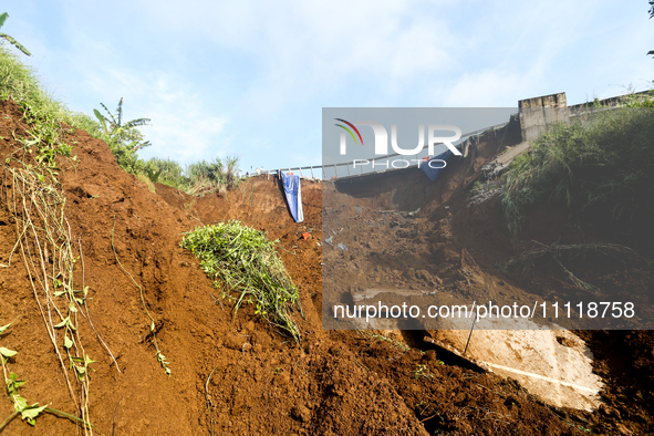 The atmosphere of the Bogor-Ciawi-Sukabumi (Bocimi) Sukabumi Toll Road is tense following the landslide disaster in Sukabumi, Indonesia, on...