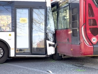 A TPL driver is losing control of the vehicle and crashing into an Atac bus, resulting in 15 injuries. A two-month-old baby girl is in very...