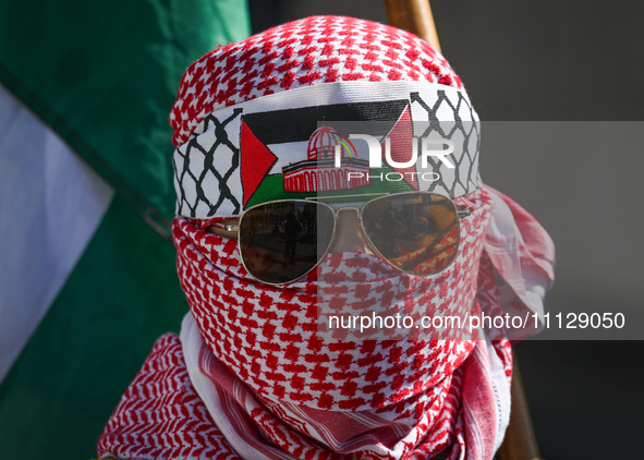 EDMONTON, CANADA - APRIL 07:
A young member of the Palestinian diaspora wearing Keffiyeh seen during the 'Stop Genocide Rally' at Violet Kin...