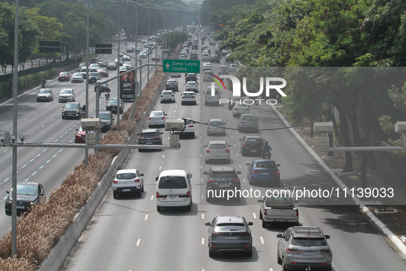 Vehicles are moving during the morning of Thursday, on the North-South corridor, at the height of the Tutoia overpass, in the southern zone...