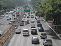 Vehicles are moving during the morning of Thursday, on the North-South corridor, at the height of the Tutoia overpass, in the southern zone...