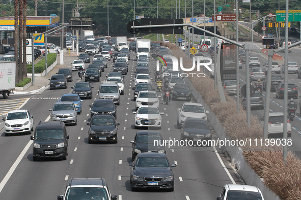 Vehicles are moving during the morning of Thursday, on the North-South corridor, at the height of the Tutoia overpass, in the southern zone...