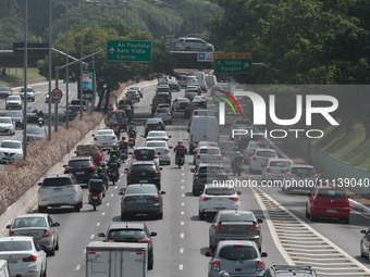 Vehicles are moving during the morning of Thursday, on the North-South corridor, at the height of the Tutoia overpass, in the southern zone...