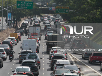 Vehicles are moving during the morning of Thursday, on the North-South corridor, at the height of the Tutoia overpass, in the southern zone...