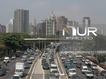 Vehicles are moving along the North-South corridor near the Ciccillo Matarazzo overpass in the southern zone of the city on Thursday morning...