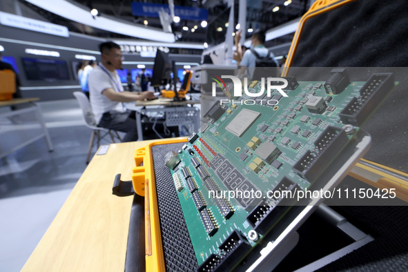 A staff member is demonstrating a computer experiment at the 61st China Higher Education Expo in Fuzhou, Fujian Province, China, on April 15...