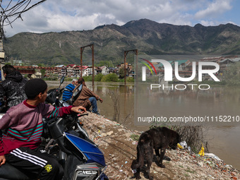 A rescue operation is continuing near the incident site in Gundbal, Srinagar, Jammu and Kashmir, India, on April 16, 2024. At least six pers...