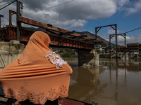 A rescue operation is continuing near the incident site in Gundbal, Srinagar, Jammu and Kashmir, India, on April 16, 2024. At least six pers...