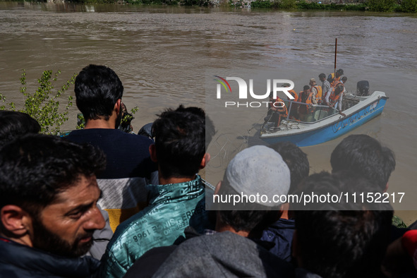 A rescue operation is continuing near the incident site in Gundbal, Srinagar, Jammu and Kashmir, India, on April 16, 2024. At least six pers...