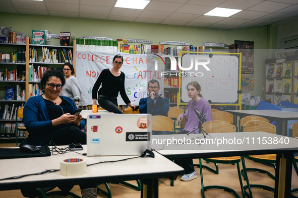 Several dozen parents, children, and staff are occupying the public school for the night at the College d'Echange contre le choc des savoirs...