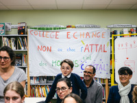 Several dozen parents, children, and staff are occupying the public school for the night at the College d'Echange contre le choc des savoirs...