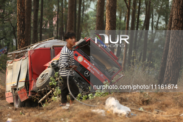 Nepali officials are fixing chains to extract the remains of a firefighting engine that crashed while it was being deployed to douse a fores...