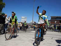 Cyclists from the LVEL collective are arriving at the protest from Castres. Several thousand people are demonstrating in the streets of Toul...