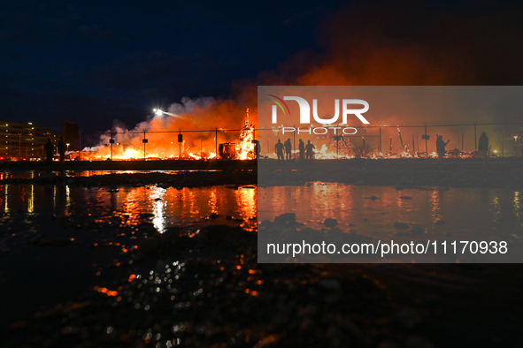 EDMONTON, CANADA - APRIL 22:
Local approach the fire site, risking his health as several units of firefighters combat the flames that tore t...