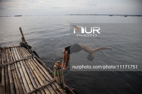 People are enjoying their holiday at Marunda public beach on the north coast of Jakarta, Indonesia, on April 23, 2024. Marunda Beach is the...