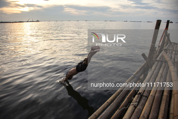 People are enjoying their holiday at Marunda public beach on the north coast of Jakarta, Indonesia, on April 23, 2024. Marunda Beach is the...