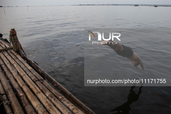 People are enjoying their holiday at Marunda public beach on the north coast of Jakarta, Indonesia, on April 23, 2024. Marunda Beach is the...