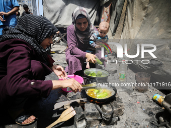 Displaced Palestinians are sheltering in a UNRWA-affiliated school after fleeing their homes due to Israeli strikes, amid the ongoing confli...