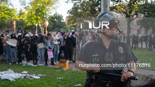 Pro-Palestine protesters attempted to establish an occupation in Alumni Park located on the University of Southern California campus in Los...