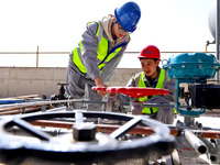 Technicians are inspecting a pipeline valve in the incineration workshop of the Zhangye Hazardous Waste (solid waste) disposal and resource...