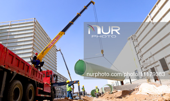 Construction workers are carrying out pipeline hoisting at the construction site of the Zhangye Waste Disposal and Resource Utilization Cent...