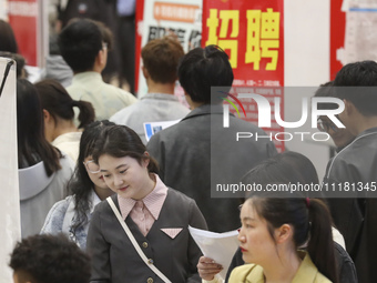 College students are choosing positions at a campus job fair in Huai'an, China, on April 27, 2024. (