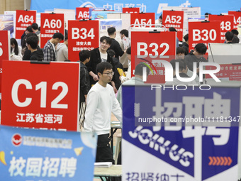 College students are choosing positions at a campus job fair in Huai'an, China, on April 27, 2024. (