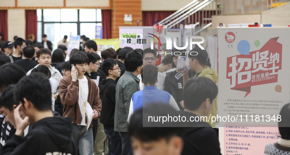 College students are choosing positions at a campus job fair in Huai'an, China, on April 27, 2024. 