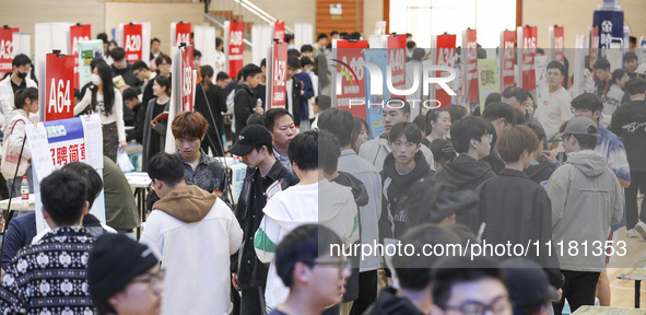 College students are choosing positions at a campus job fair in Huai'an, China, on April 27, 2024. 