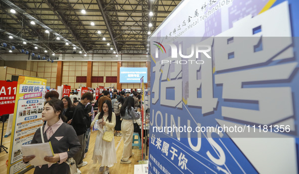 College students are choosing positions at a campus job fair in Huai'an, China, on April 27, 2024. 