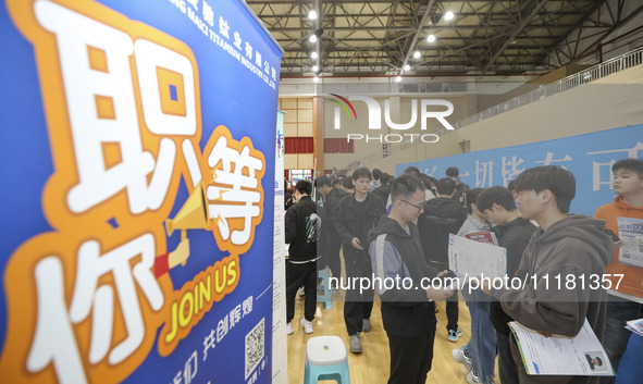 College students are choosing positions at a campus job fair in Huai'an, China, on April 27, 2024. 