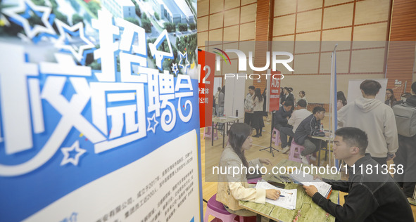 College students are choosing positions at a campus job fair in Huai'an, China, on April 27, 2024. 