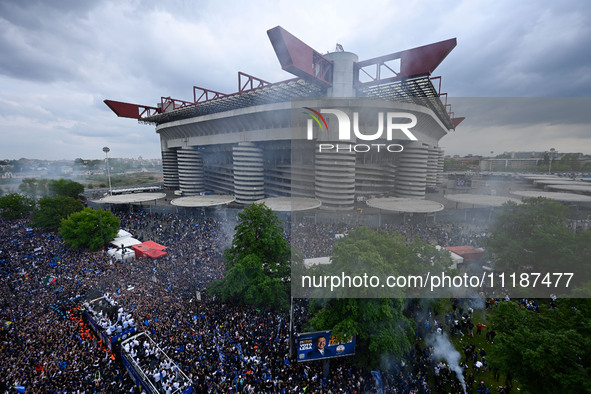 Inter FC players are celebrating their victory with fans during their bus parade, making a stop to celebrate on stage at the San Siro Stadiu...