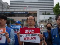 Representatives from the National University Hospitals' Labor Union Joint Struggle Alliance are holding a joint press conference in front of...