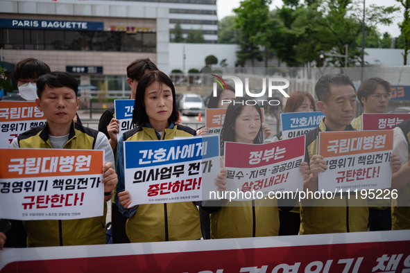 Representatives from the National University Hospitals' Labor Union Joint Struggle Alliance are holding a joint press conference in front of...