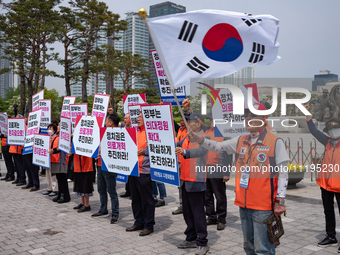 Representatives from the Central Social Organizations Federation are holding a rally in front of the Presidential Office in Yongsan-gu, Seou...