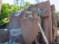 Workers are dismantling the monument commemorating the Pereiaslav Agreement under the Arch of Freedom of the Ukrainian People, formerly know...