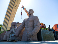 Workers are dismantling the monument commemorating the Pereiaslav Agreement under the Arch of Freedom of the Ukrainian People, formerly know...