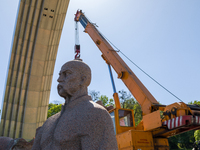 Workers are dismantling the monument commemorating the Pereiaslav Agreement under the Arch of Freedom of the Ukrainian People, formerly know...