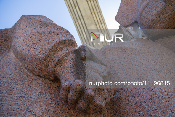 Workers are dismantling the monument commemorating the Pereiaslav Agreement under the Arch of Freedom of the Ukrainian People, formerly know...