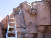 Workers are dismantling the monument commemorating the Pereiaslav Agreement under the Arch of Freedom of the Ukrainian People, formerly know...