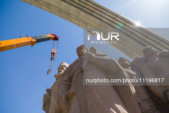 Workers are dismantling the monument commemorating the Pereiaslav Agreement under the Arch of Freedom of the Ukrainian People, formerly know...