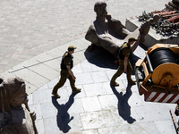 The dismantling of the Soviet monument symbolizing friendship between the Ukrainian and Russian peoples is continuing in central Kyiv, Ukrai...