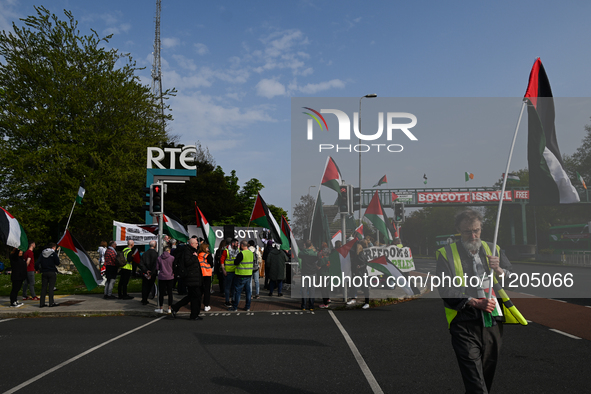 DUBLIN, IRELAND - MAY 2:
A small group of Pro-Palestinian activists and Irish musicians  stand in solidarity outside RTE's studios, urging I...