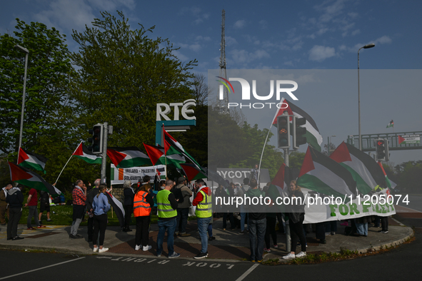 DUBLIN, IRELAND - MAY 2:
A small group of Pro-Palestinian activists and Irish musicians  stand in solidarity outside RTE's studios, urging I...